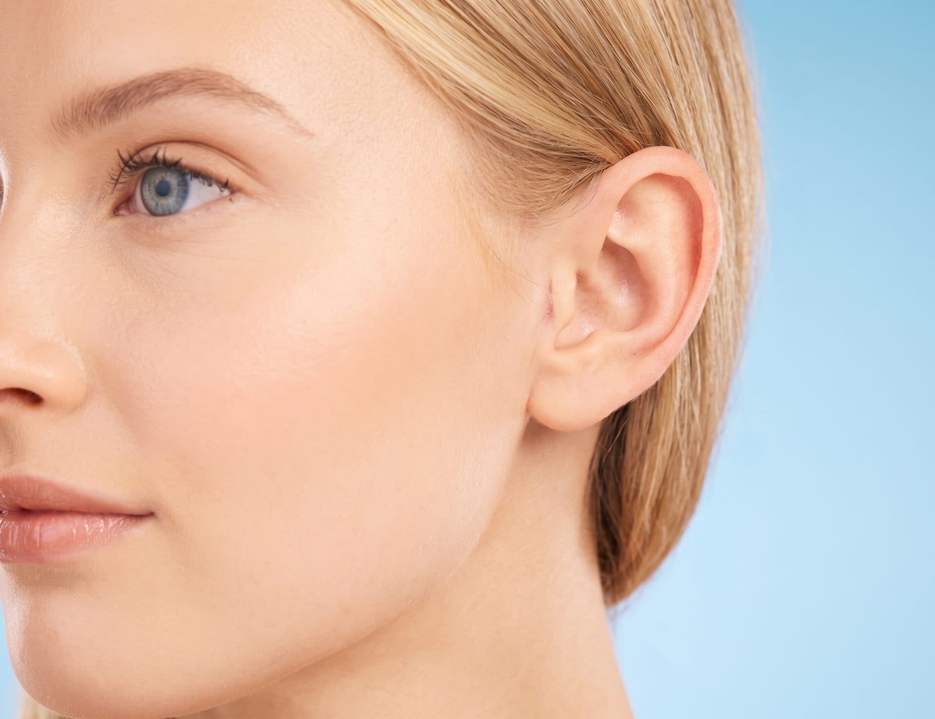 A. Chirurgie des oreilles décollées (otoplastie)